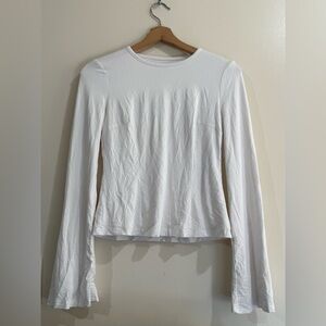 VEILED Women's White Long-Sleeve Crewneck Tee